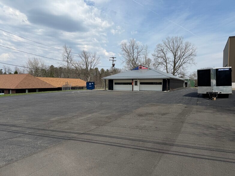 More Photos Of 7651 Seneca St, East Aurora Flex For Lease