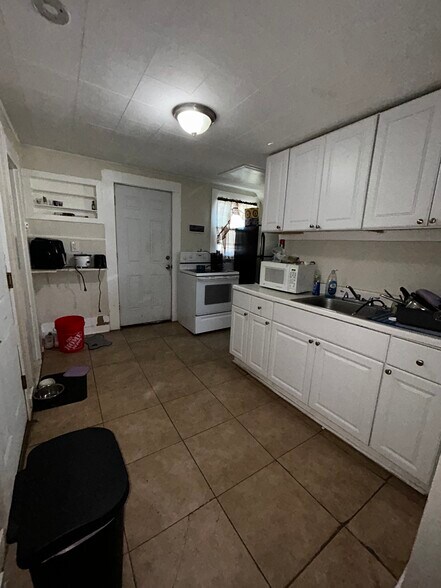 More Photos Of 193 Willow St, Waterbury Apartments For Sale