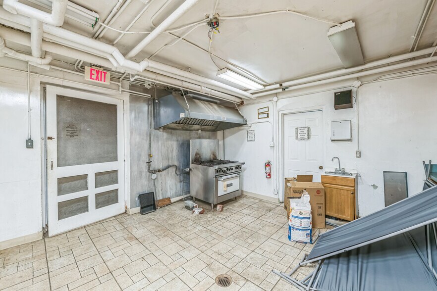 More Photos Of 105 E Pilkington St, Richmond Specialty For Sale