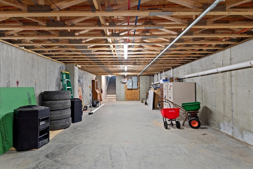 More Photos Of 86 Parsons St, Presque Isle Service Station For Sale