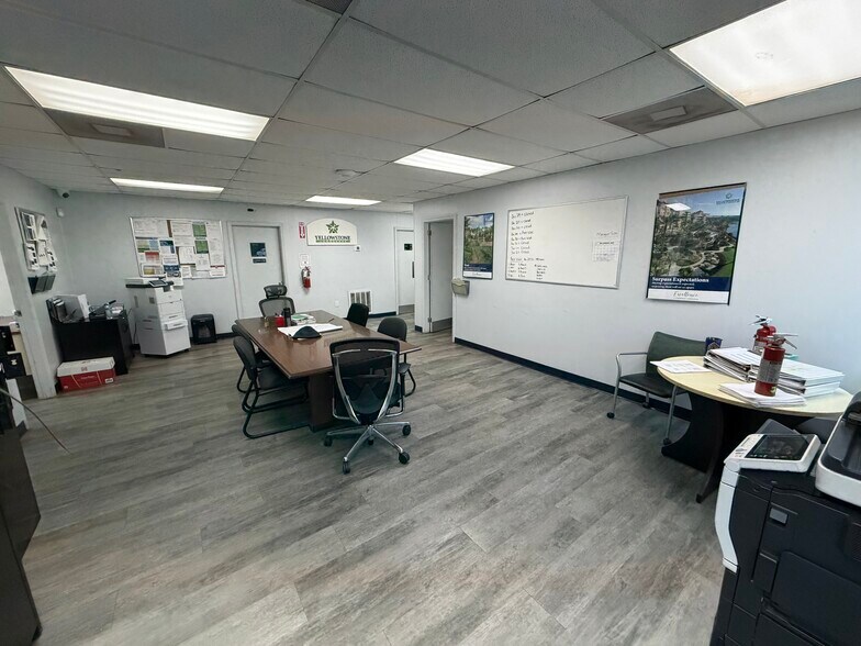 More Photos Of 10020 Rodney St, Pineville Warehouse For Lease