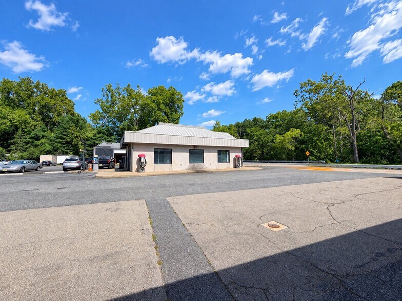 More Photos Of 633 Water St, Belvidere Service Station For Sale