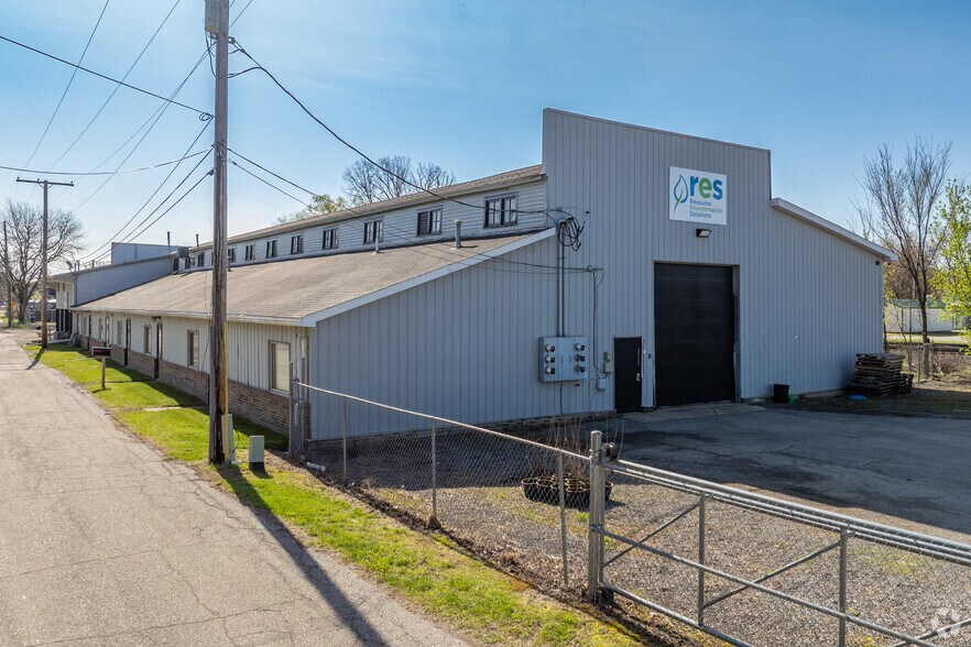 More Photos Of 505 Grant Ave, Chesterton Distribution For Lease