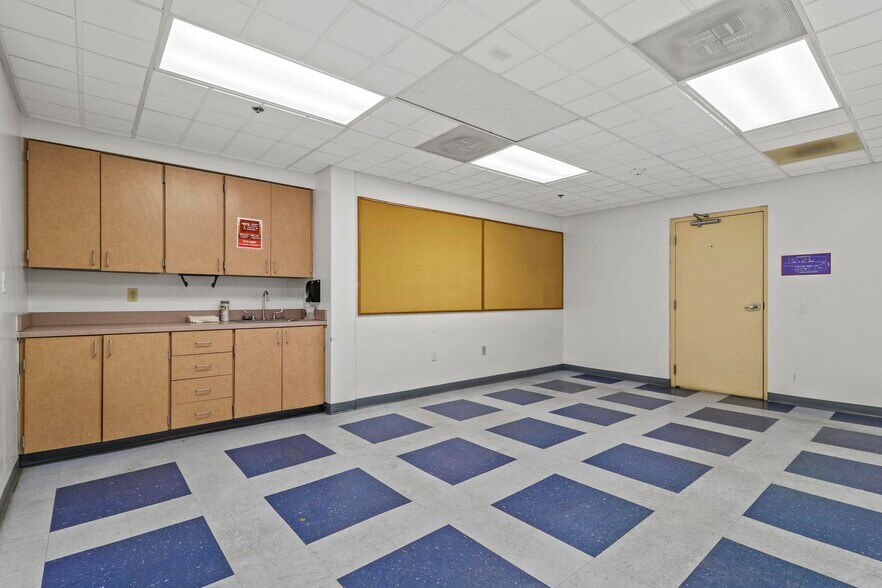 More Photos Of 315 Northampton St, Kingston Industrial For Sale