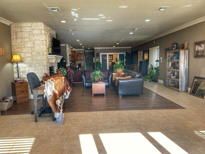 More Photos Of 3999 Hwy 16 South, Bandera Freestanding For Sale