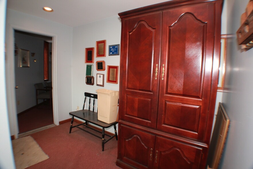 More Photos Of 712 Magee Ave, Jeannette Warehouse For Sale