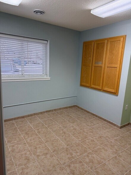 More Photos Of 201 W 4th St, Monticello Freestanding For Lease