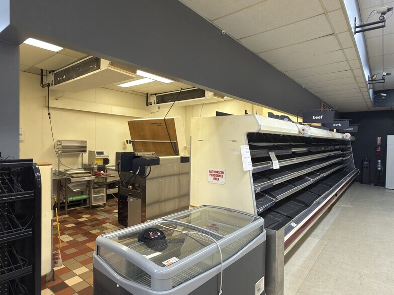 More Photos Of 12030 Park Ln, Wolcott Supermarket For Lease