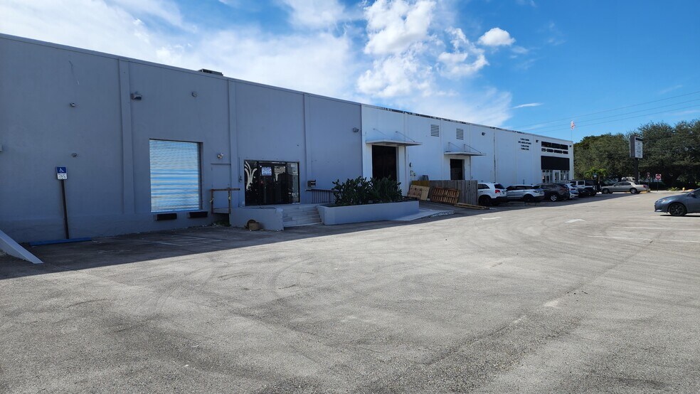 Primary Photo Of 7890 NW 34th St, Miami Warehouse For Lease