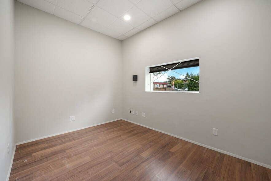 More Photos Of 1520 N Government Way, Coeur d'Alene Showroom For Sale