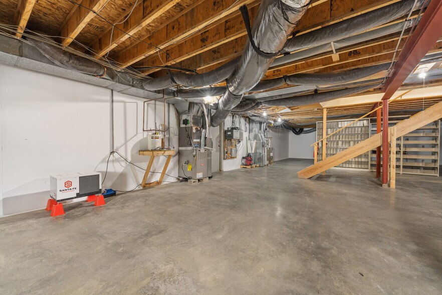 More Photos Of 4718 National Rd E, Richmond Office For Lease