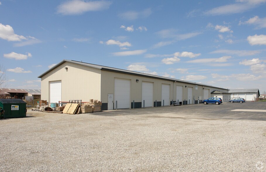 More Photos Of 7929-7933 Memorial Dr, Plain City Warehouse For Lease