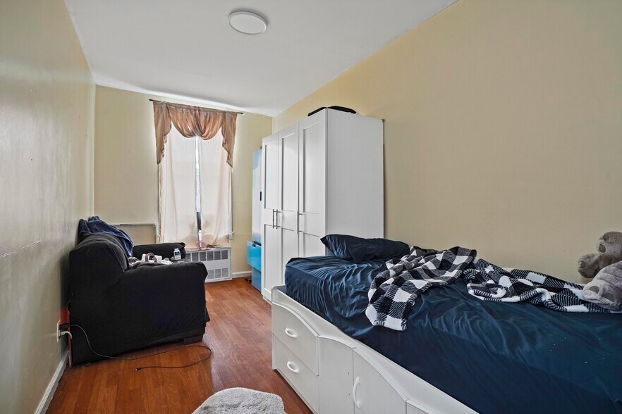 More Photos Of 1890 W 6th St, Brooklyn Storefront Retail Residential For Sale