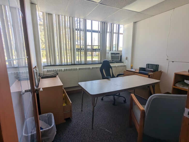 More Photos Of 350 Georgetown Rd, Carneys Point Schools For Lease
