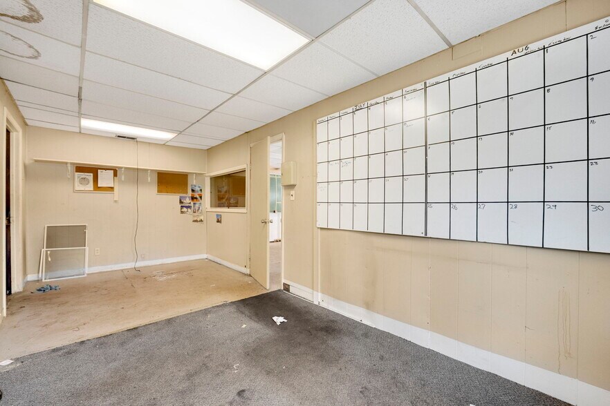 More Photos Of 310 Argonne Rd, Warsaw Warehouse For Sale