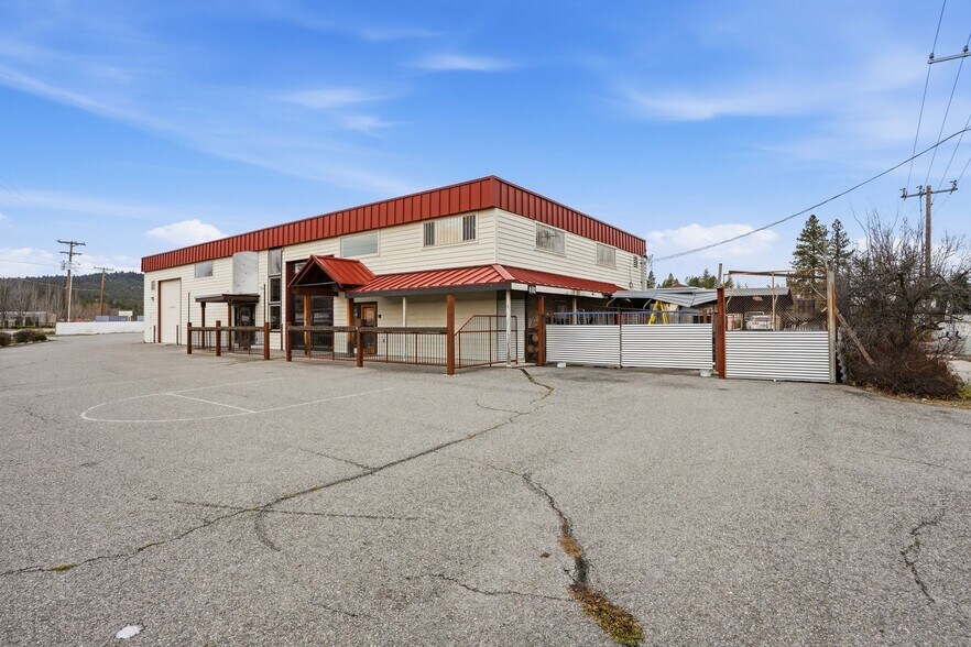 More Photos Of 4110 S Bowdish Rd, Spokane Light Distribution For Sale