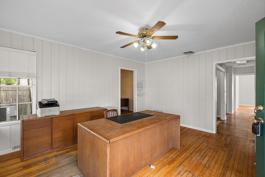 More Photos Of 208 S 31st St, Corsicana Flex For Sale