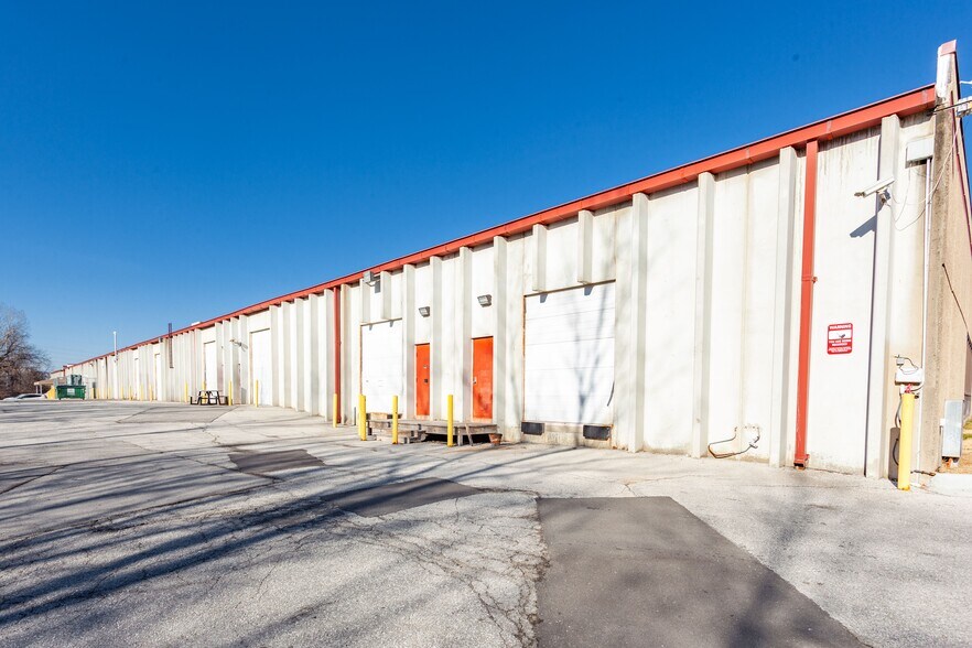 More Photos Of 9668-9680 Marion Rdg, Kansas City Light Manufacturing For Lease
