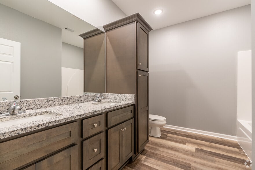 More Photos Of 404 W Matthews St, Brookland Apartments For Sale