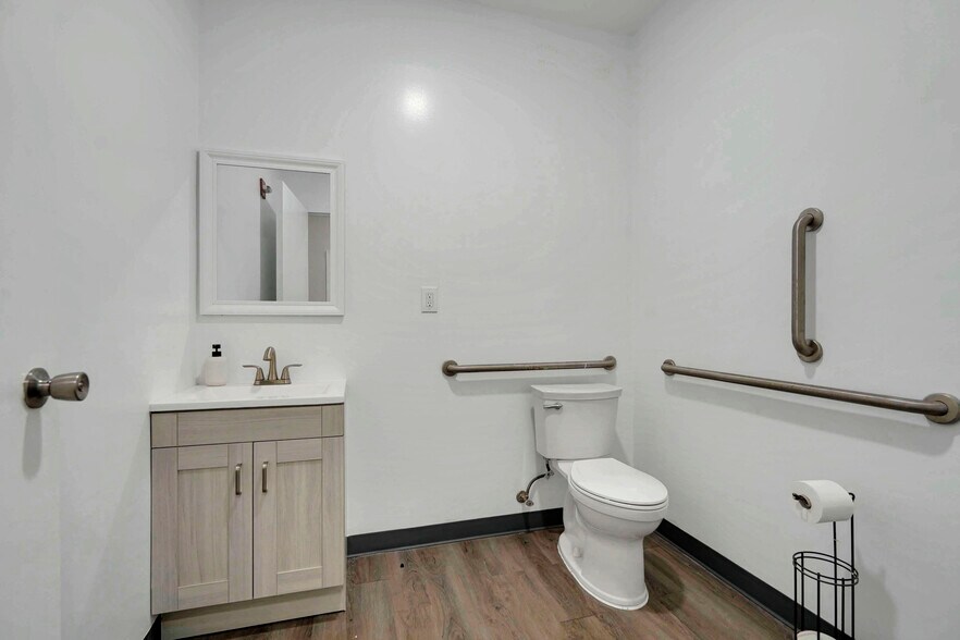 More Photos Of 9201-9373 Mike Garcia Dr, Manassas Warehouse For Lease