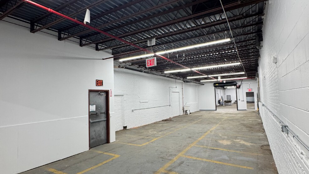 More Photos Of 52-08 Grand Ave, Maspeth Manufacturing For Lease