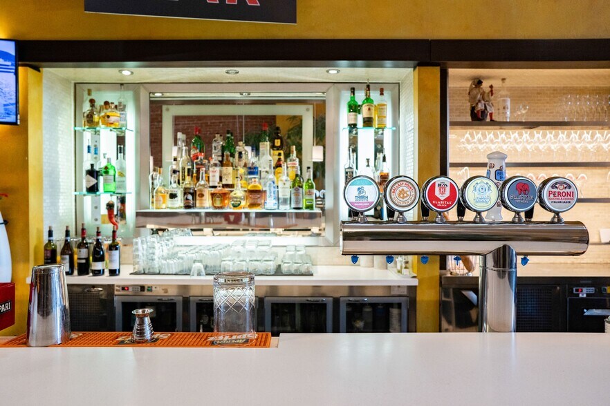 More Photos Of 3933 30th St, San Diego Storefront For Sale