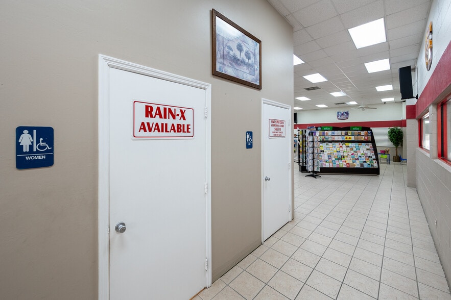 More Photos Of 8090 Gladiolus Dr, Fort Myers Carwash For Sale