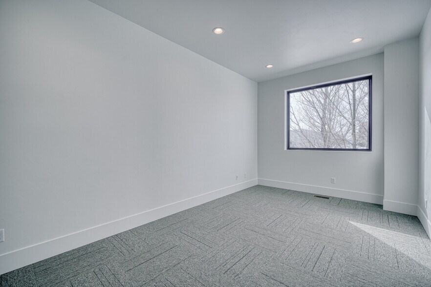 More Photos Of 1070 Curlew Dr, Ammon Medical For Lease