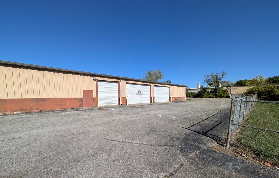 More Photos Of 2080-2090 Fairwood Ave, Columbus Warehouse For Lease