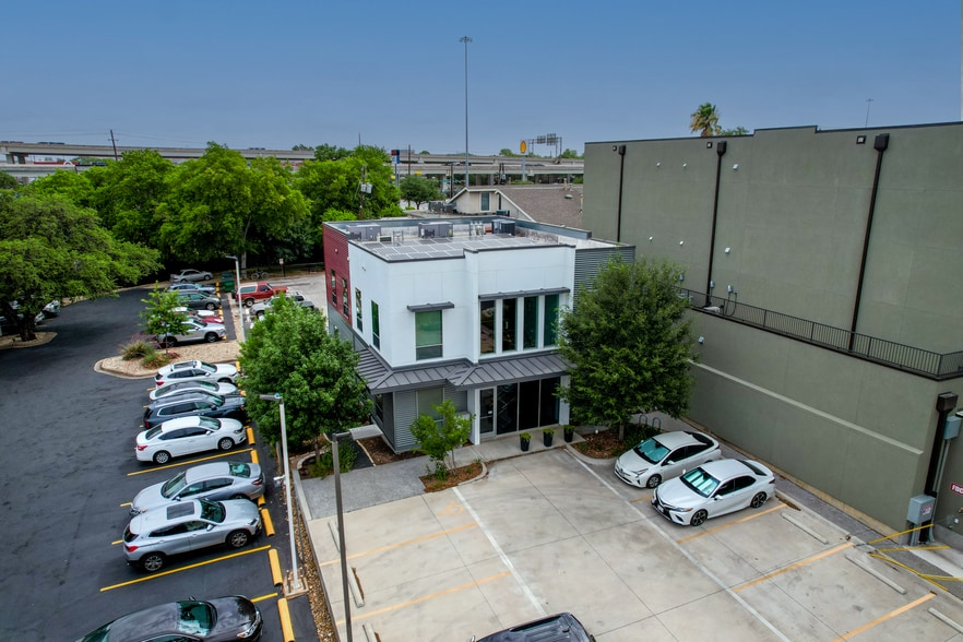 More Photos Of 2210 Western Trails Blvd, Austin Office For Lease