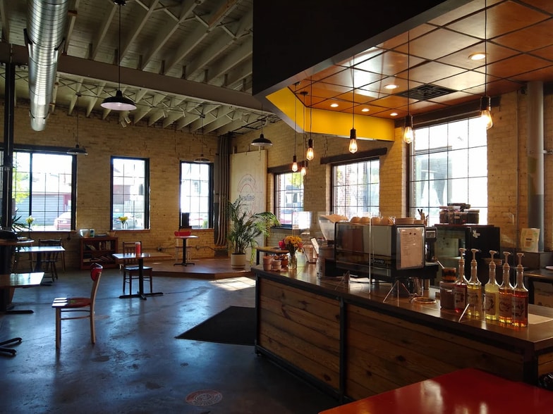 More Photos Of 3618 W Pierce St, Milwaukee Storefront Retail Office For Lease