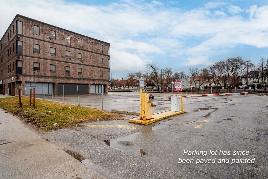 More Photos Of 100 Colborne St, Orillia Medical For Sale