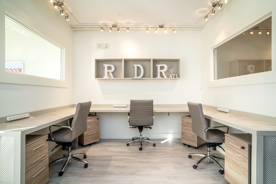 More Photos Of 5502 Peachtree Rd, Chamblee Storefront Retail Office For Lease