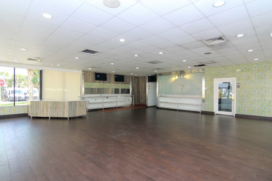 More Photos Of 7490 NW 25th St, Miami Freestanding For Sale