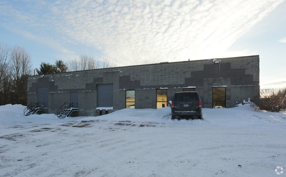 More Photos Of 200 Gateway Park Dr, Syracuse Warehouse For Sale