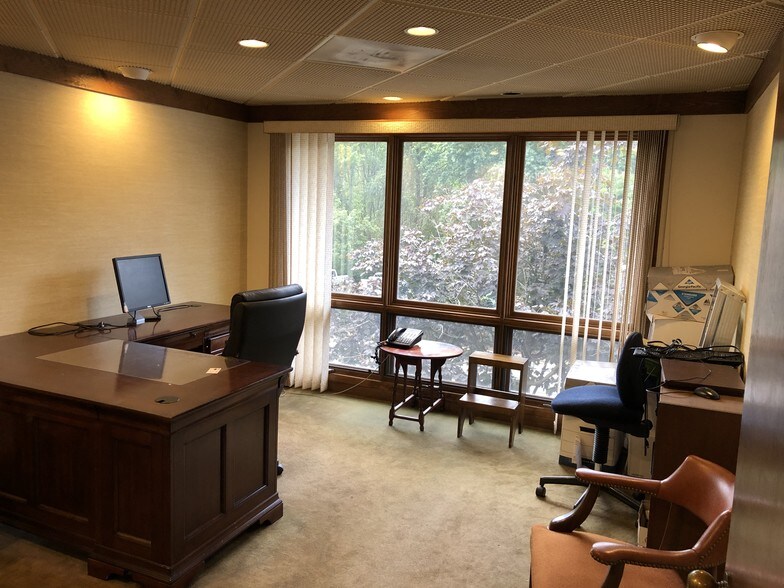 More Photos Of 10805 Main St, Fairfax Medical For Sale