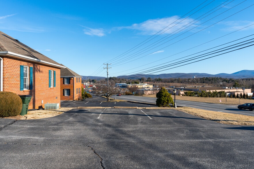 More Photos Of 40 Stoneridge Dr, Waynesboro Office For Lease