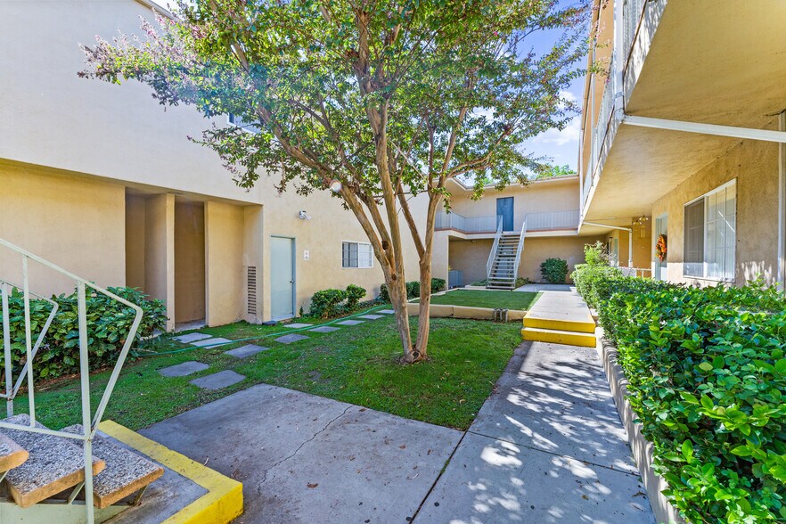 More Photos Of 8523 Etiwanda Ave, Northridge Apartments For Sale