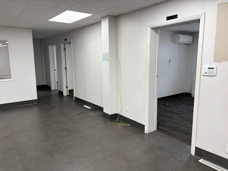 More Photos Of 2905 N Lincoln Rd, Escanaba General Retail For Sale