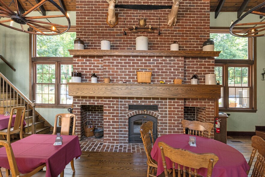 More Photos Of 40 Hospital Rd, Gettysburg Hotel For Sale