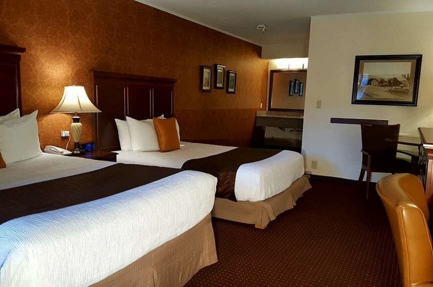 More Photos Of 701 Redwood Dr, Garberville Hotel For Sale