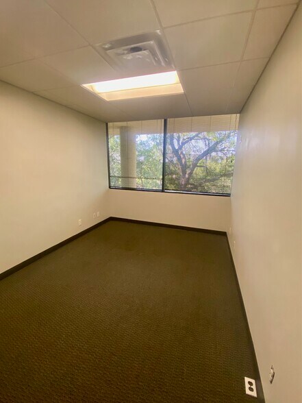 More Photos Of 9000 Regency Square Blvd, Jacksonville Office For Sale