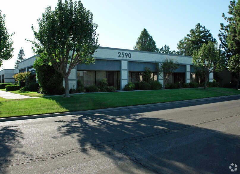 2590 N Grove Industrial Dr, Fresno, CA 93727 Industrial