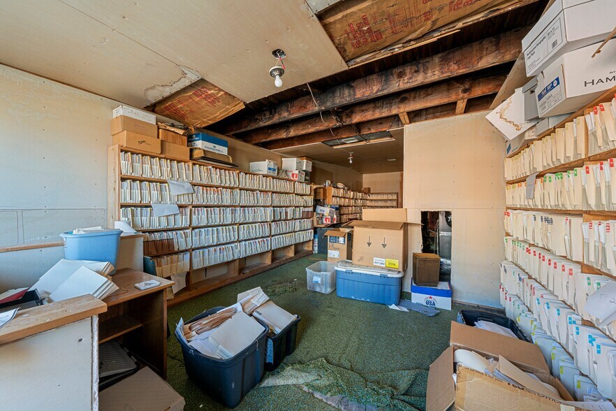 More Photos Of 318 S Green St, Glasgow Office For Sale