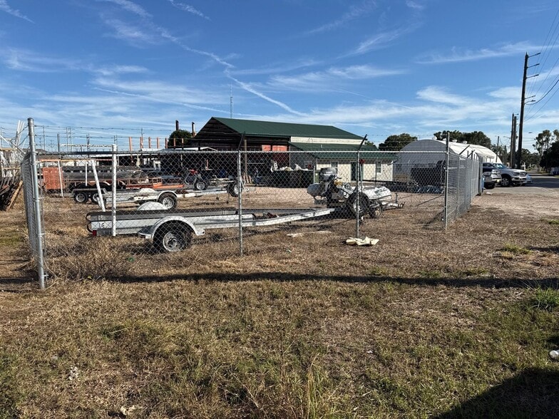 More Photos Of 460 N Franklin St, Sebring Warehouse For Sale