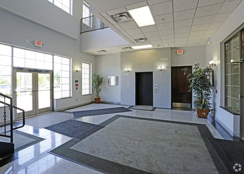 More Photos Of 1170-1254 Walton Blvd, Rochester Hills General Retail For Lease