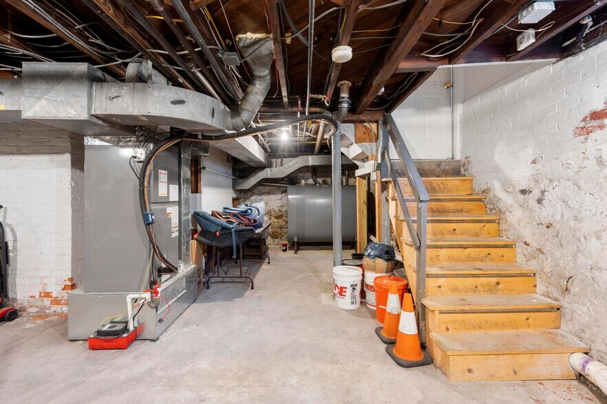 More Photos Of 158 East Ave, Norwalk Office For Lease