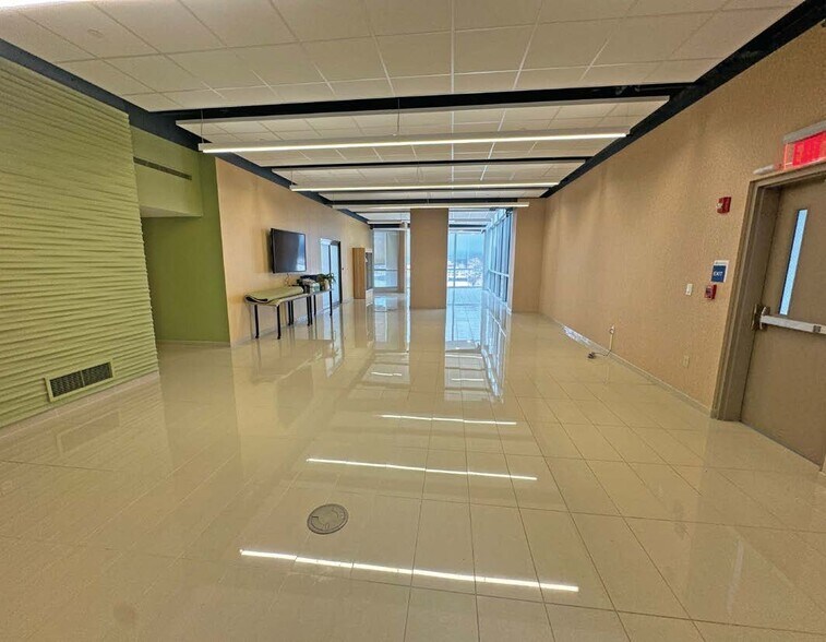 More Photos Of 1000 N Cameron St, Harrisburg Flex For Lease