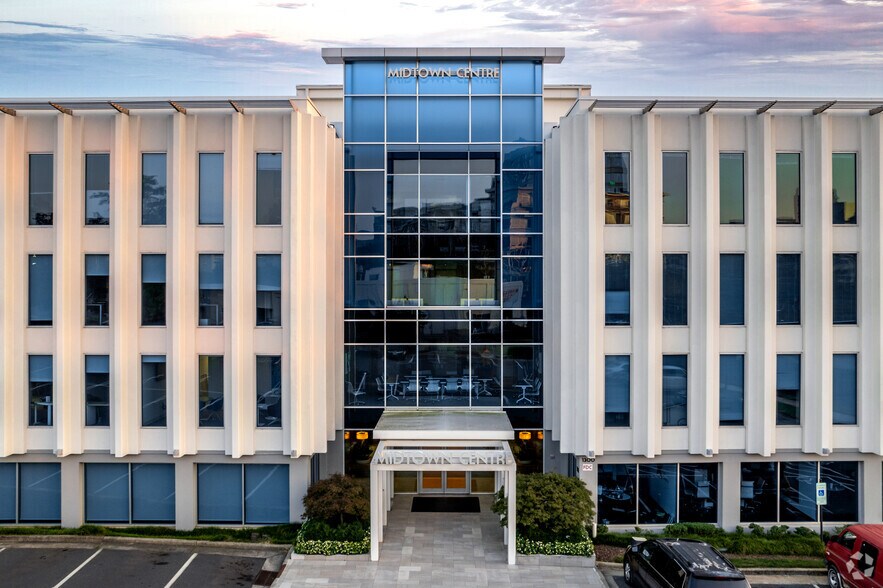 More Photos Of 1300 Baxter St, Charlotte Office For Lease