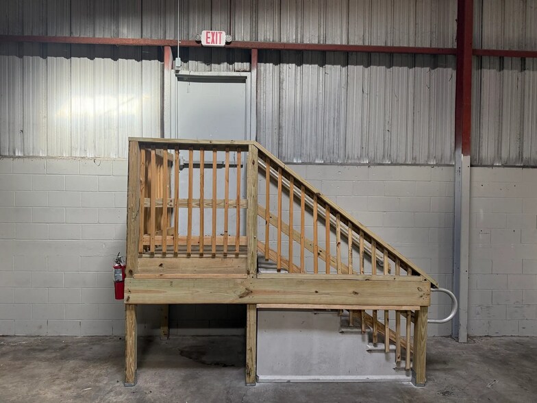 More Photos Of 1600 SW 17th Ave, Ocala Warehouse For Lease